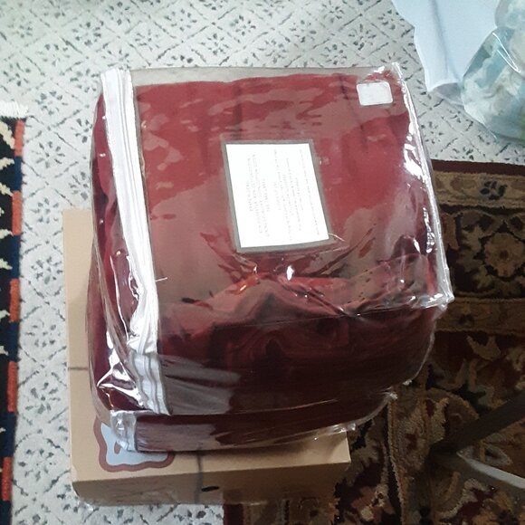 1 Brand New Pottery Barn Extra Wide Rich Burgundy Velvet Rideau Drapes - Picture 5 of 6